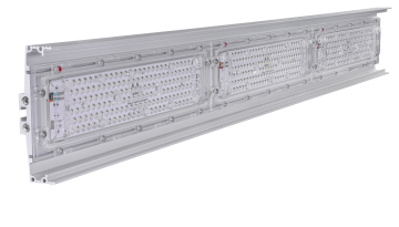 Průmyslové lineární LED svítidlo doublepower SKY - detailní šikmý pohled na čelní optiku.